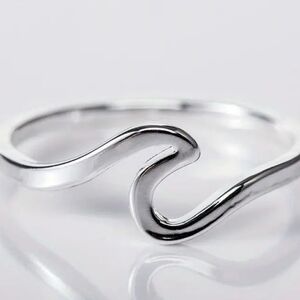 Hot Topic Ocean Wave Silver Wave Ring Size 7